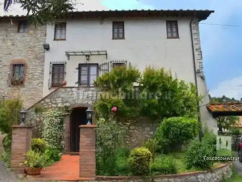 Rustico - Casale in vendita a Lucca