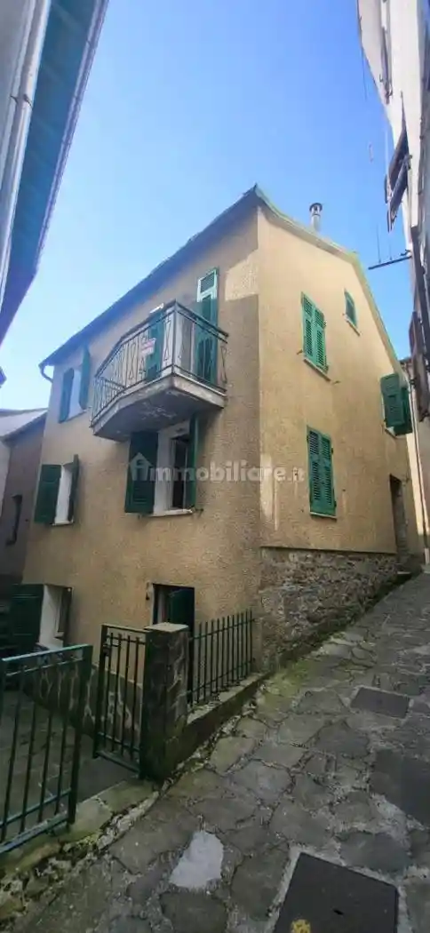 Casa indipendente in vendita a Rezzoaglio