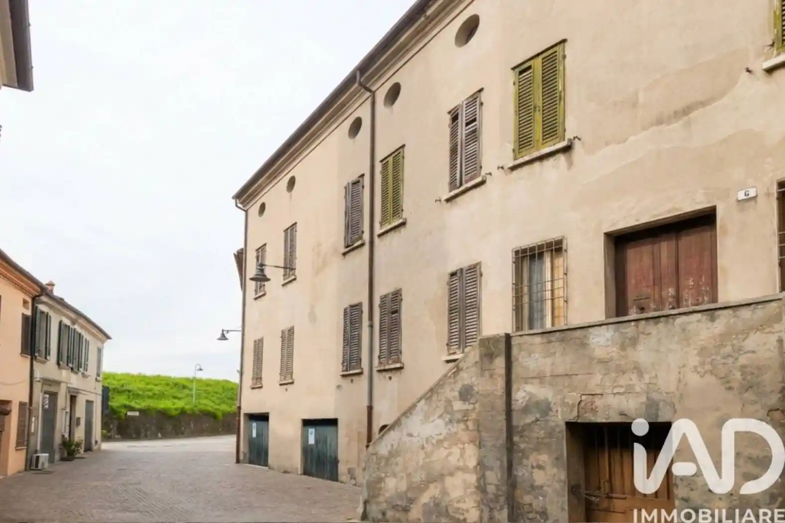 Palazzo - Edificio in vendita a Bondeno
