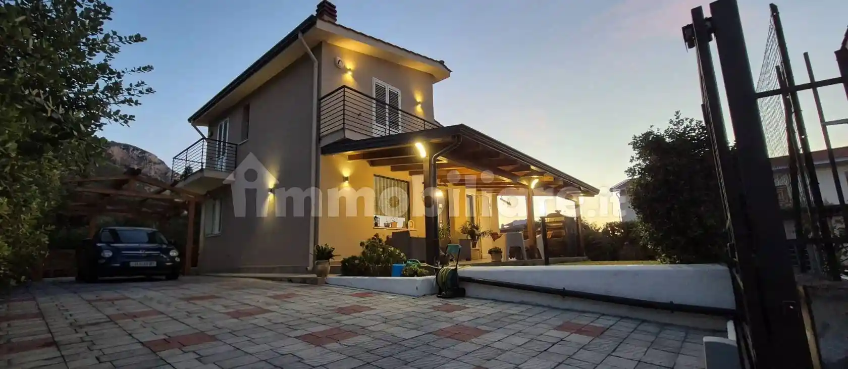 Villa in vendita a Altavilla Milicia
