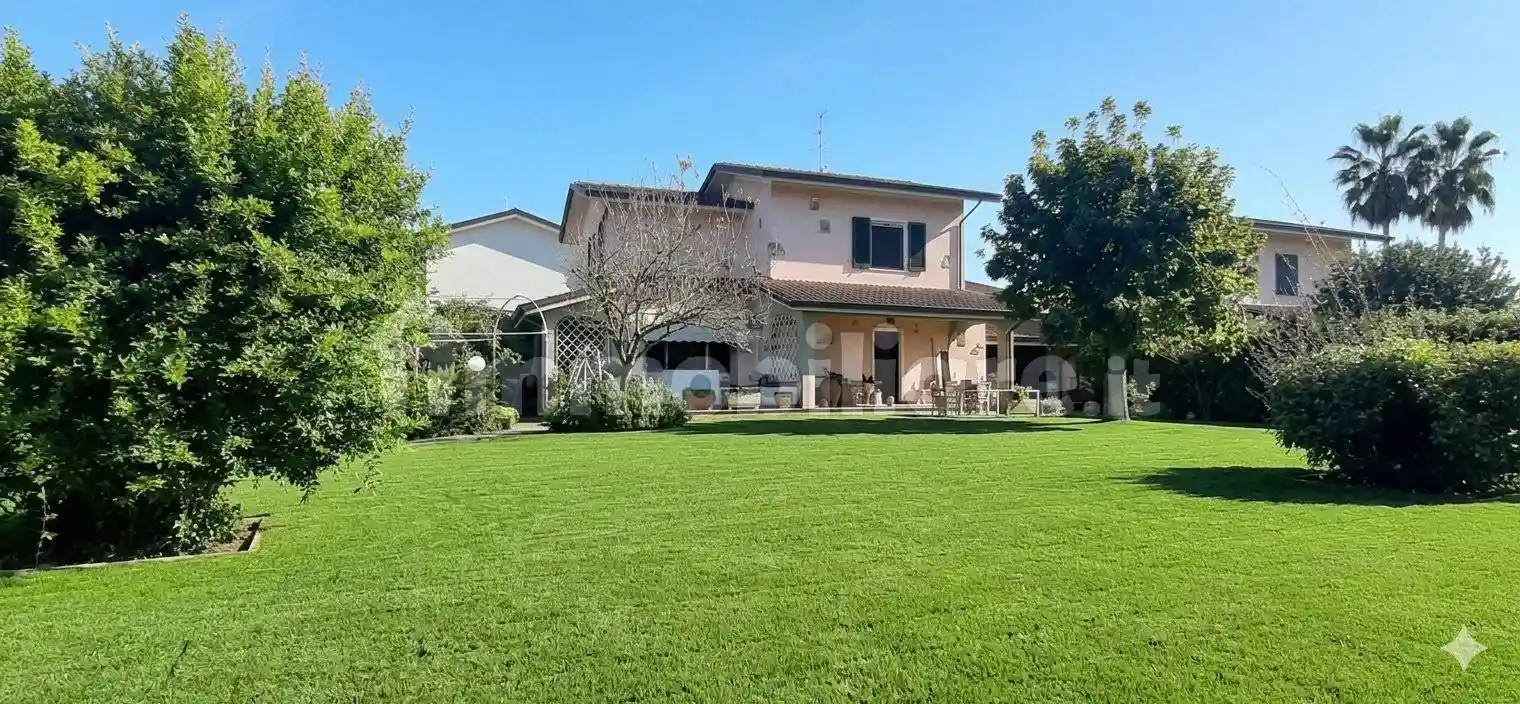 Villa in vendita a Camaiore