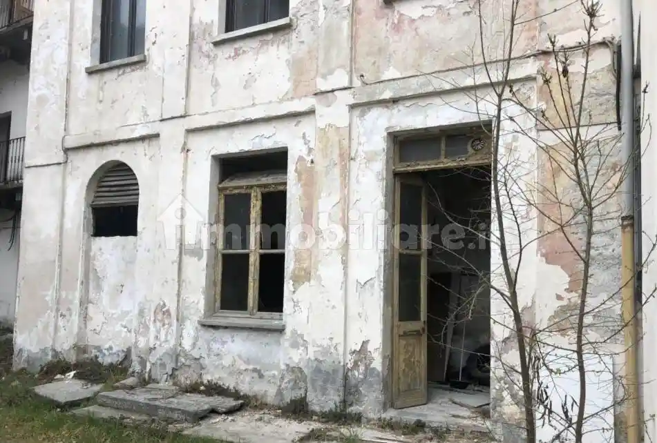 Palazzo - Stabile in vendita a Pont-Canavese