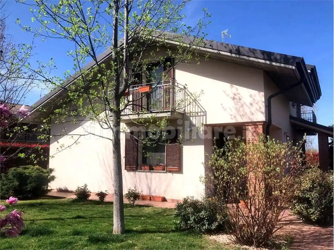 Villa in vendita a Voghera