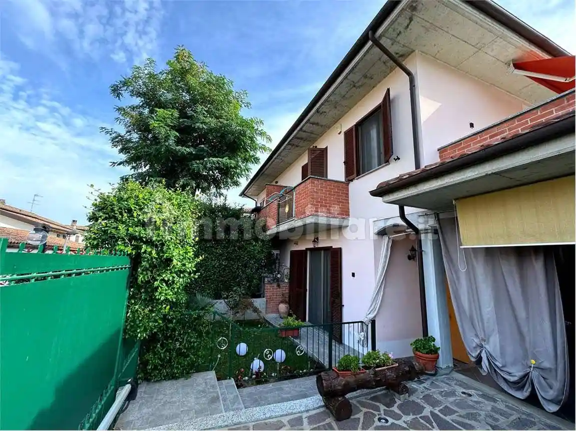 Villa in vendita a Voghera