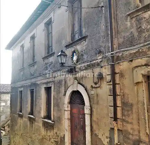 Palazzo - Edificio in vendita a Monteleone Sabino