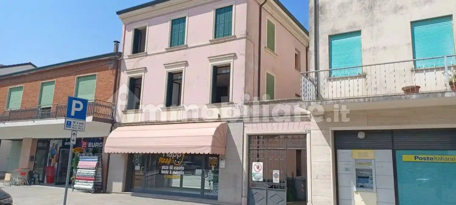 Palazzo - Edificio in vendita a Trecenta