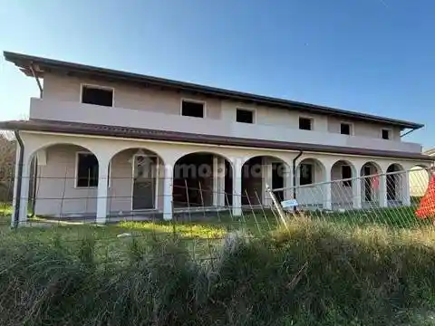 Villa in vendita a San Bellino