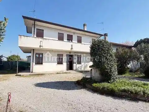 Villa in vendita a Piacenza d'Adige