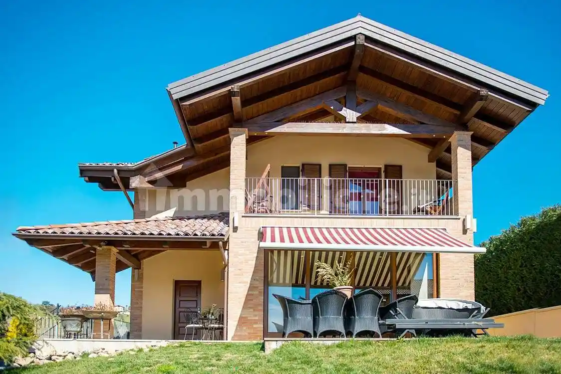 Villa in vendita a Montegrosso d'Asti