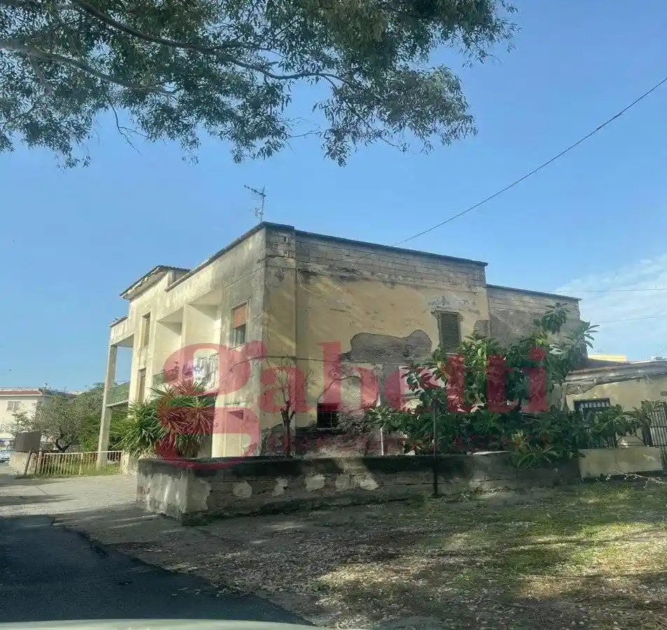 Palazzo - Edificio in vendita a Trecase