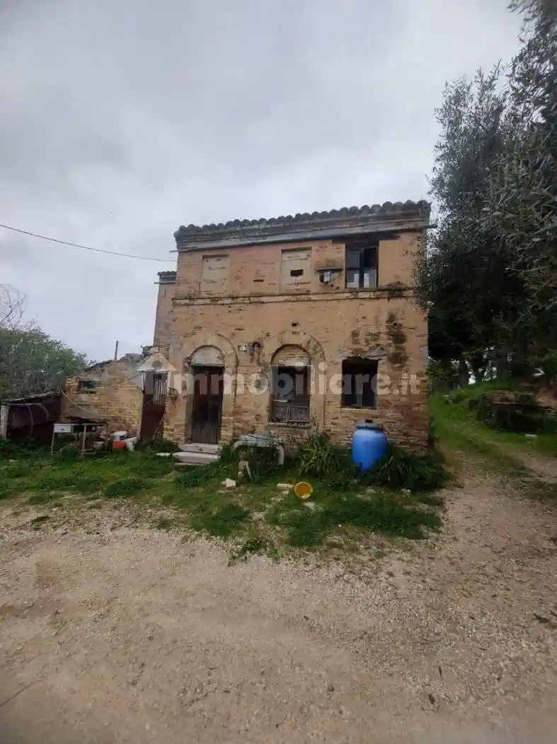 Rustico - Casale in vendita a Macerata