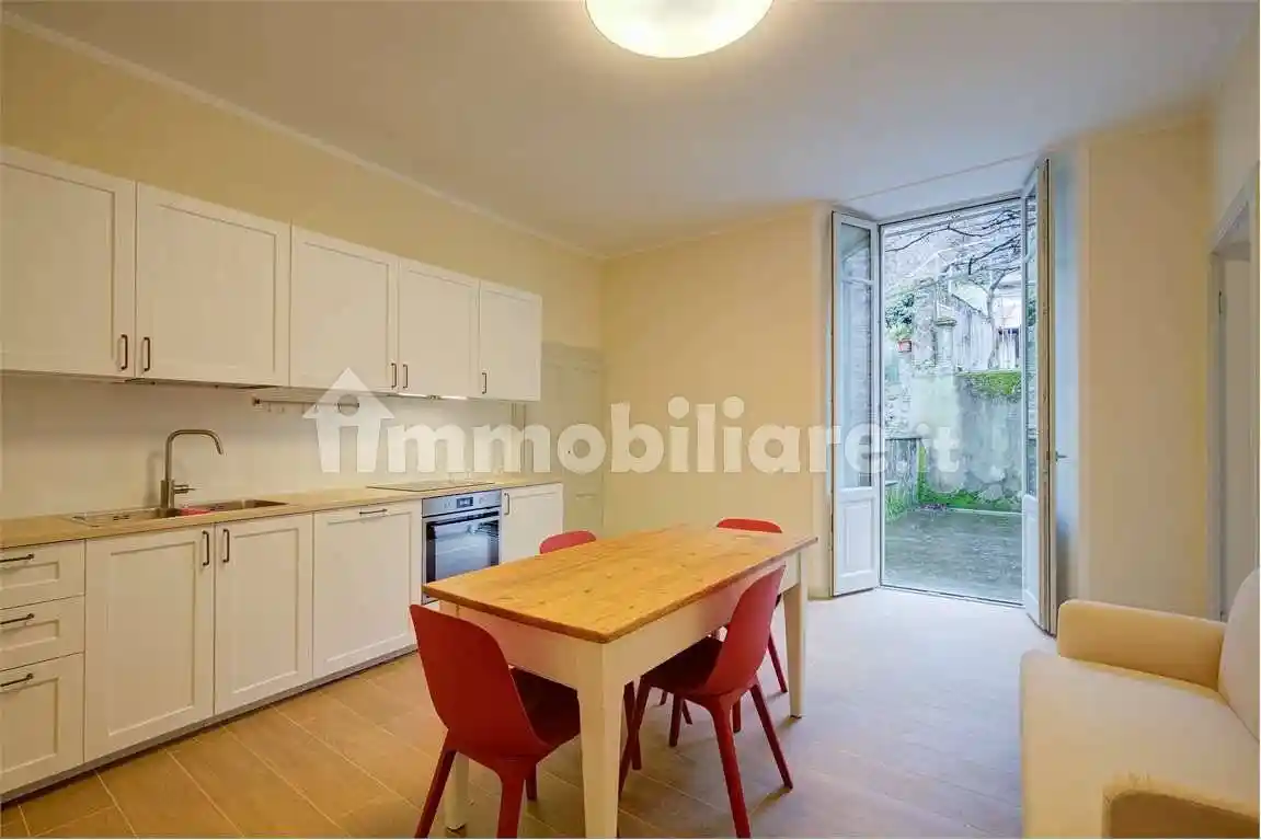 Appartamento in affitto a Laglio