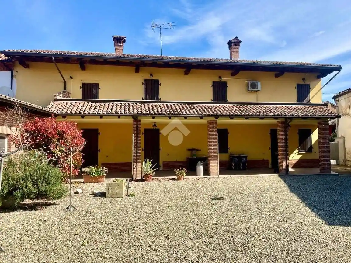 Casa indipendente in vendita a Alluvioni Piovera
