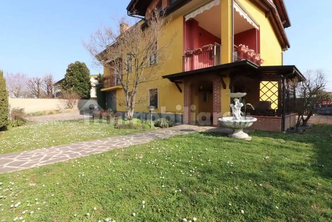 Appartamento in affitto a Busnago