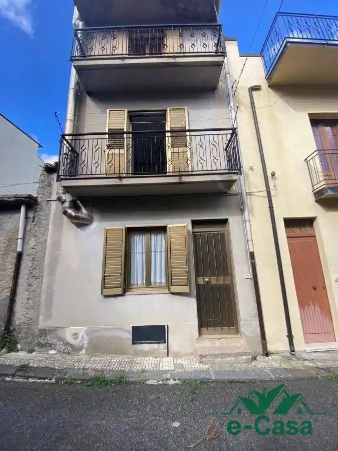 Casa indipendente in vendita a Montalbano Elicona