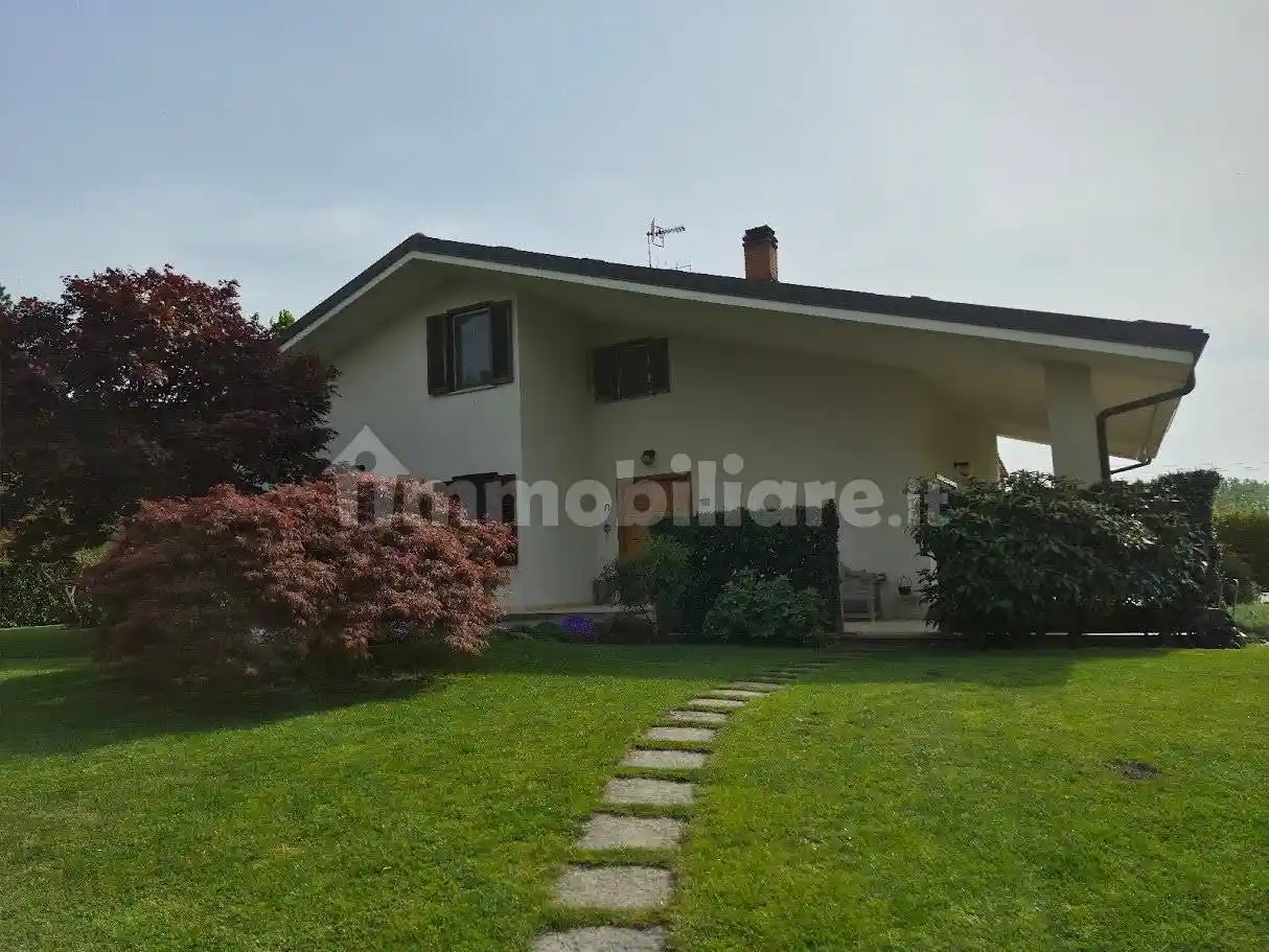 Villa in vendita a Roppolo