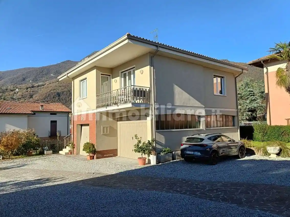 Villa in vendita a Roè Volciano