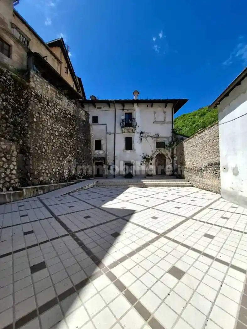 Rustico - Casale in vendita a Rocca Pia