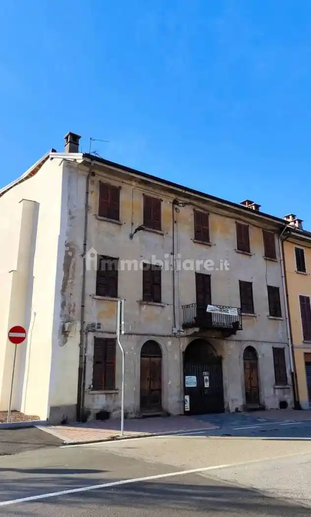 Palazzo - Edificio in vendita a Gravellona Toce