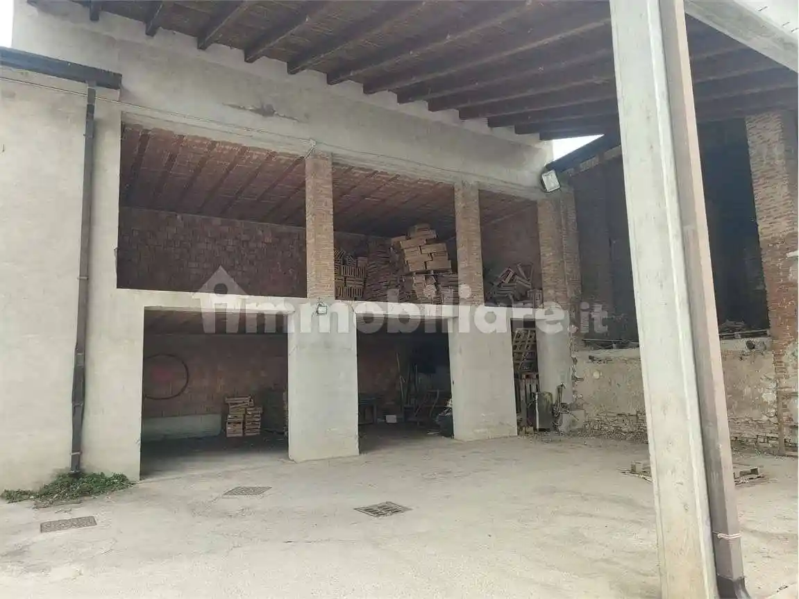 Rustico - Casale in vendita a Verona