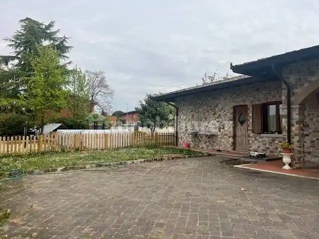 Villa in affitto a Manzano
