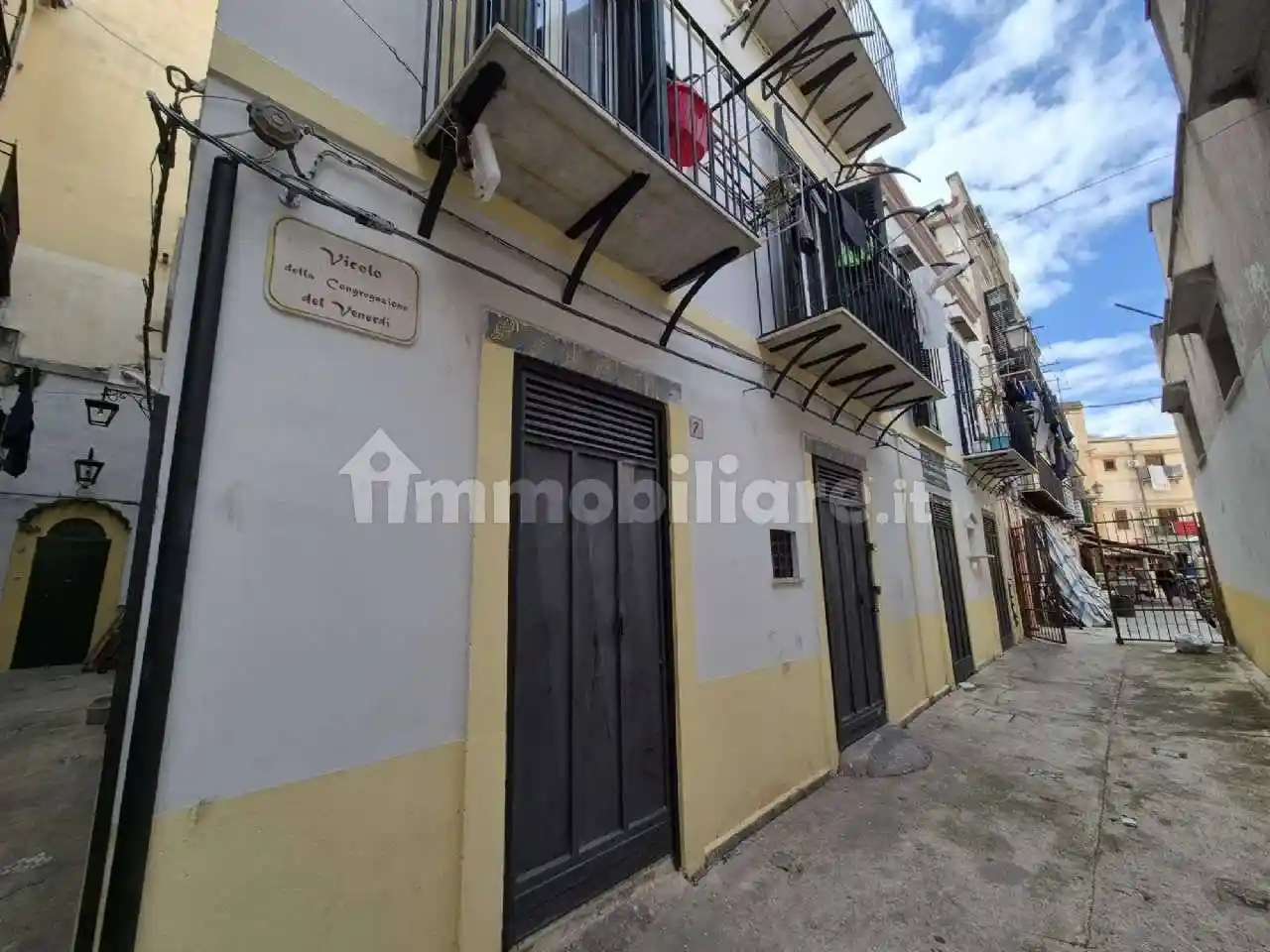 Palazzo - Edificio in vendita a Palermo