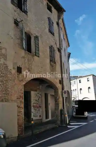 Palazzo - Stabile in vendita a Treviso