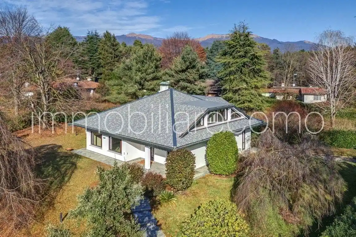 Villa in vendita a Capiago Intimiano