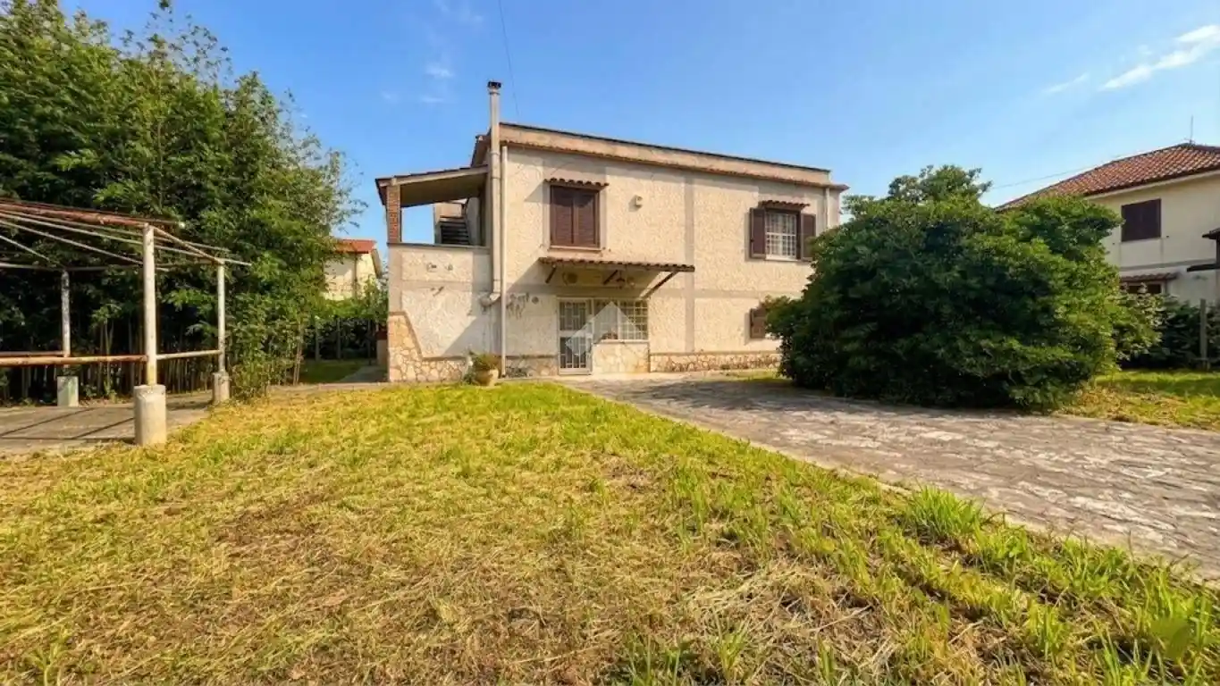 Casa indipendente in vendita a Latina