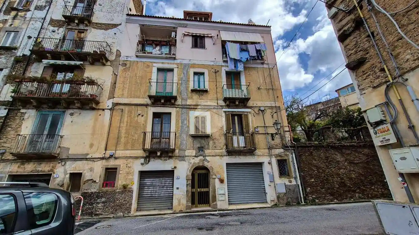 Appartamento in vendita a Paola