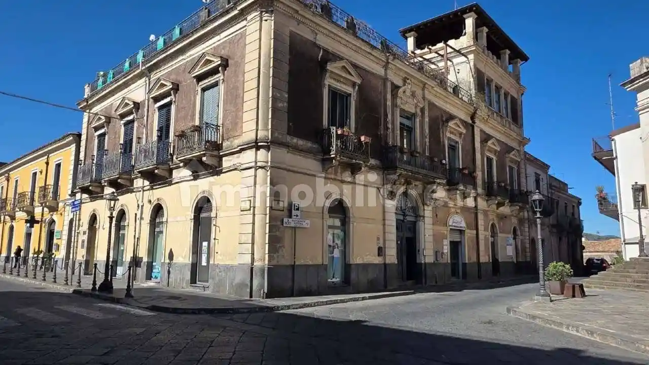 Palazzo - Edificio in vendita a Piedimonte Etneo