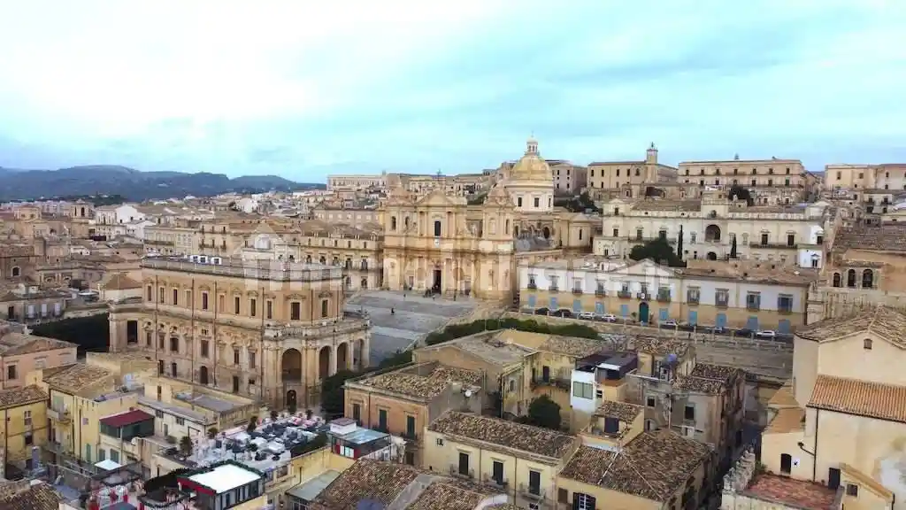 Palazzo - Edificio in vendita a Noto