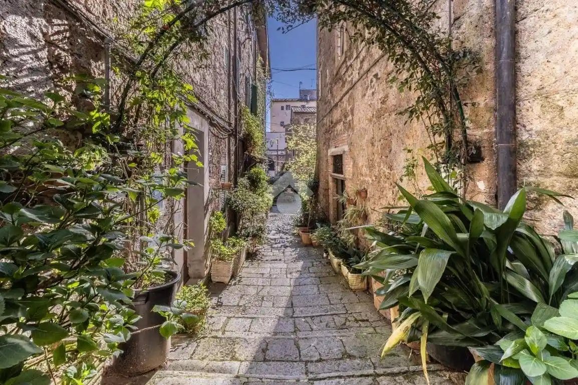 Rustico - Casale in vendita a Capranica