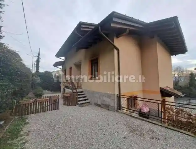 Appartamento in vendita a Gemonio