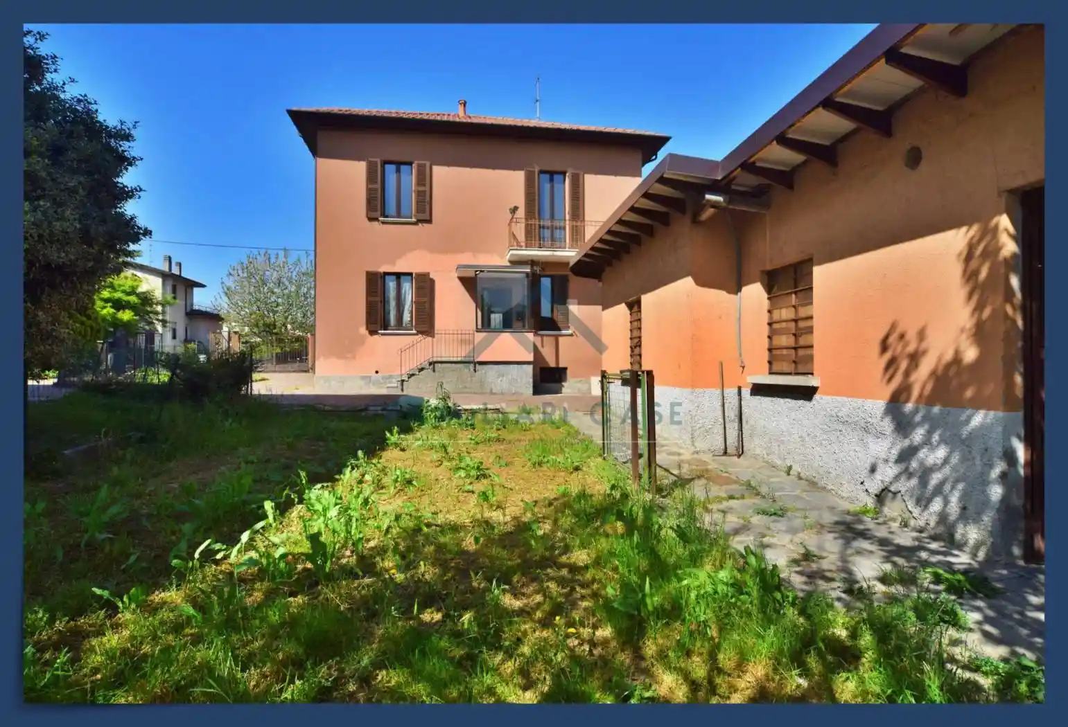 Villa in vendita a Azzate