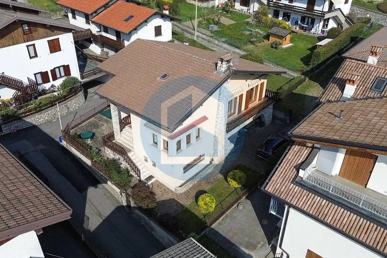 Villa in vendita a Borno