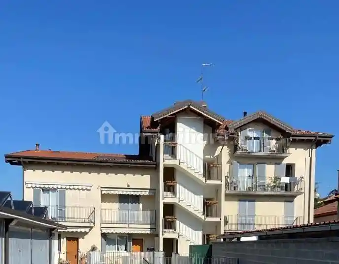 Appartamento in vendita a Lazzate