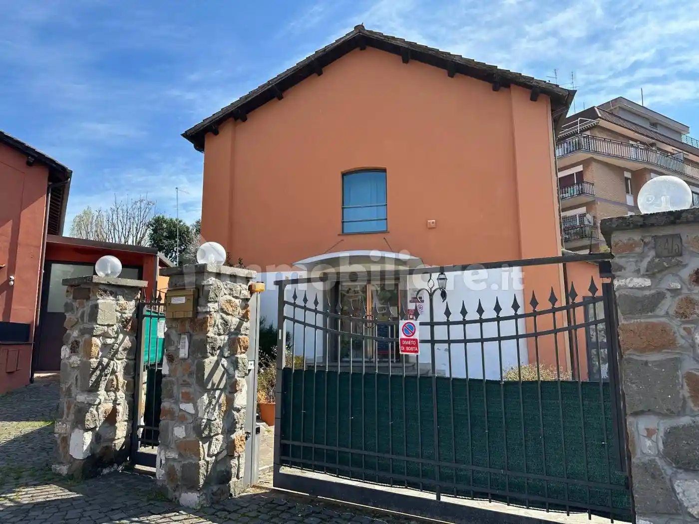 Palazzo - Edificio in vendita a Roma