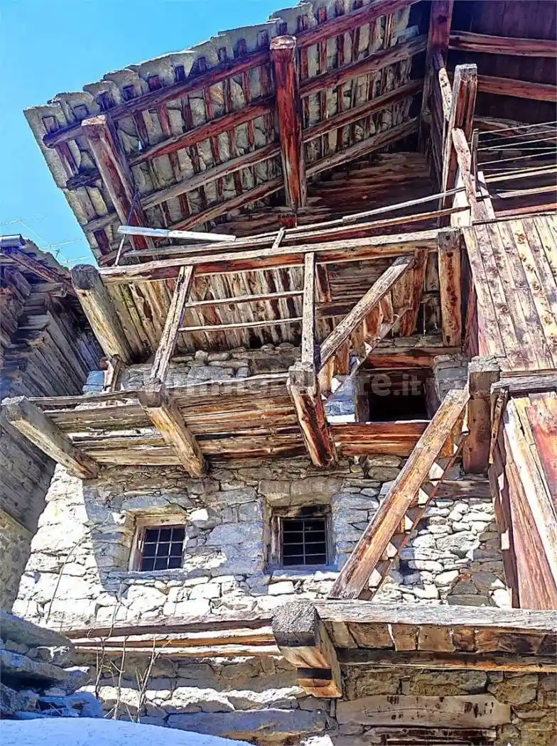 Rustico - Casale in vendita a Gaby