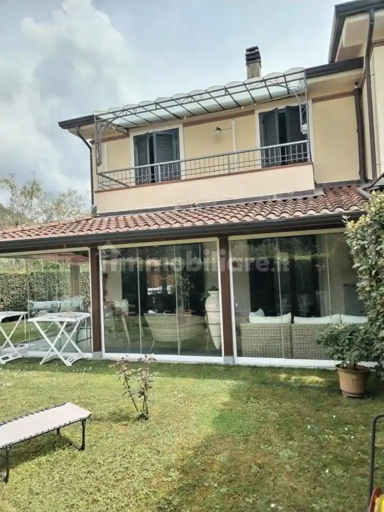 Villetta a schiera in vendita a Massa