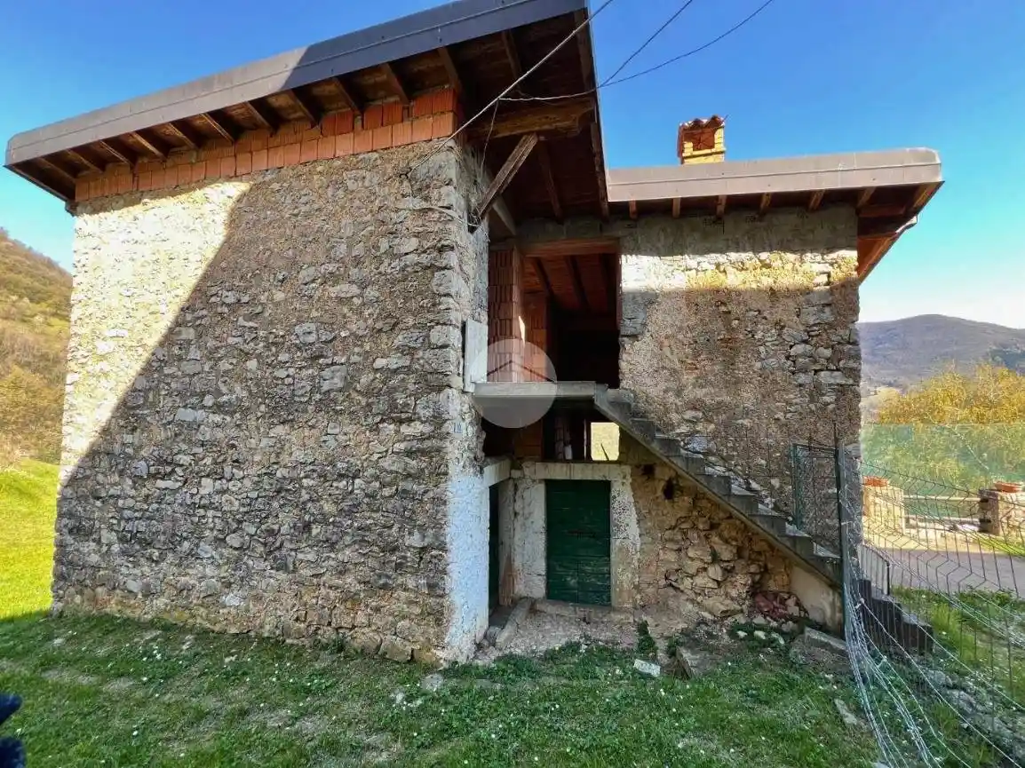 Casa indipendente in vendita a Adrara San Martino