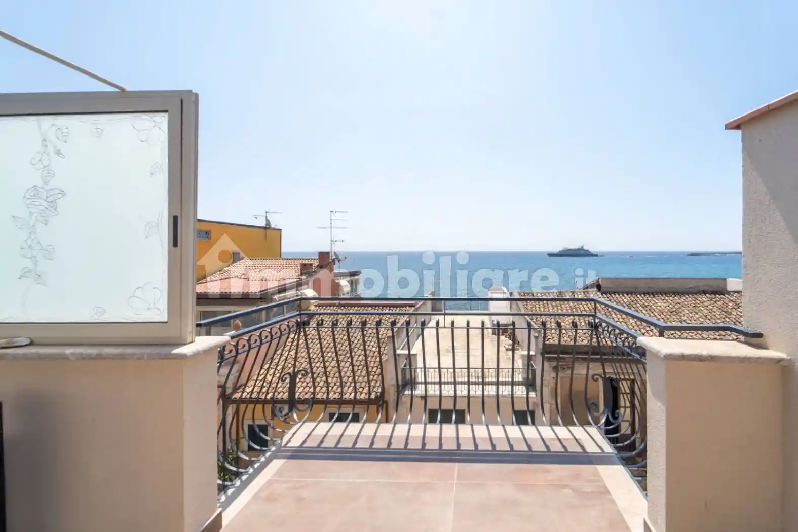 Palazzo - Edificio in vendita a Giardini-Naxos