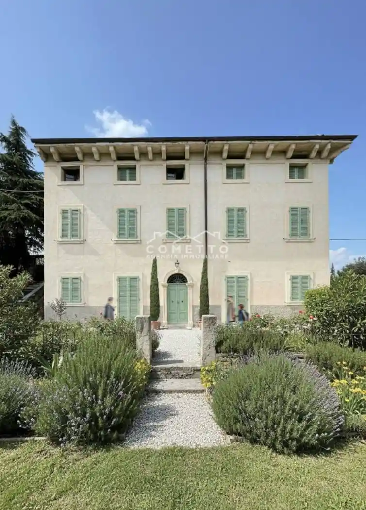 Palazzo - Edificio in vendita a Verona