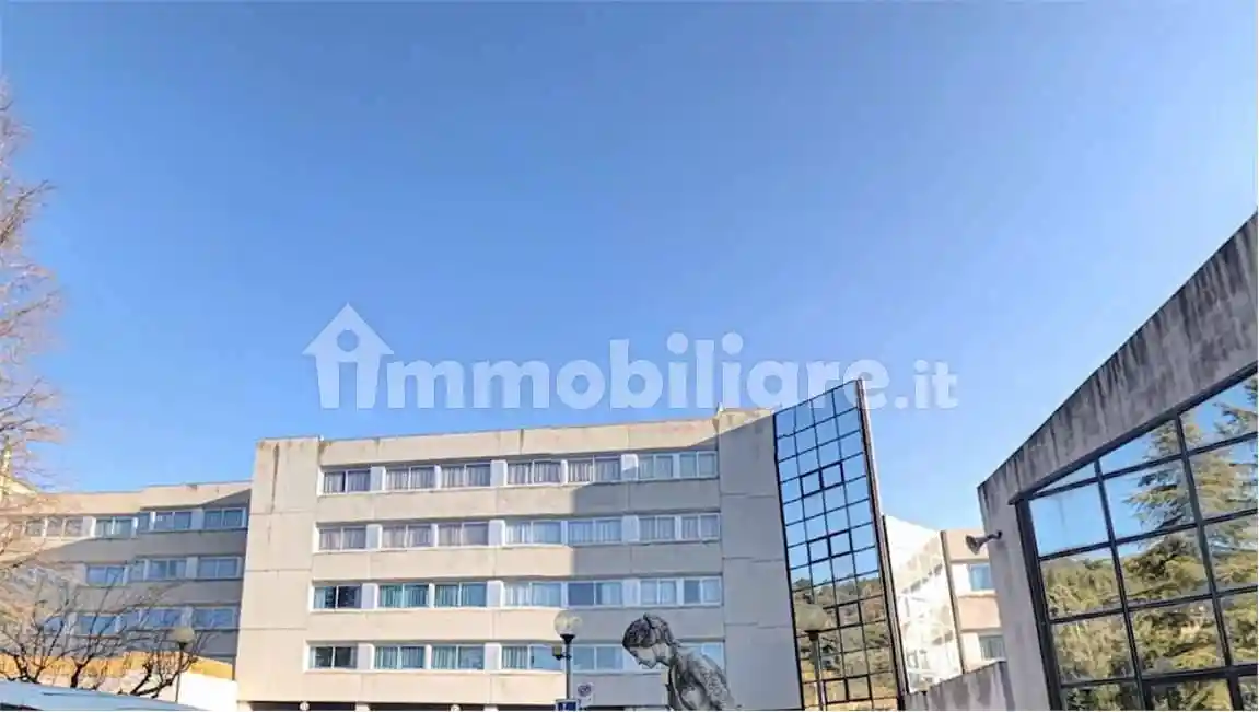 Palazzo - Stabile in vendita a Perugia