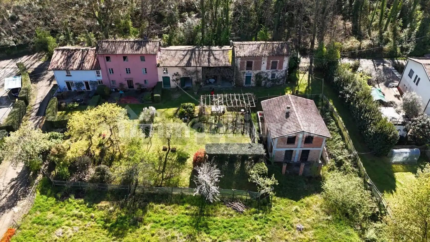 Rustico - Casale in vendita a Lucca