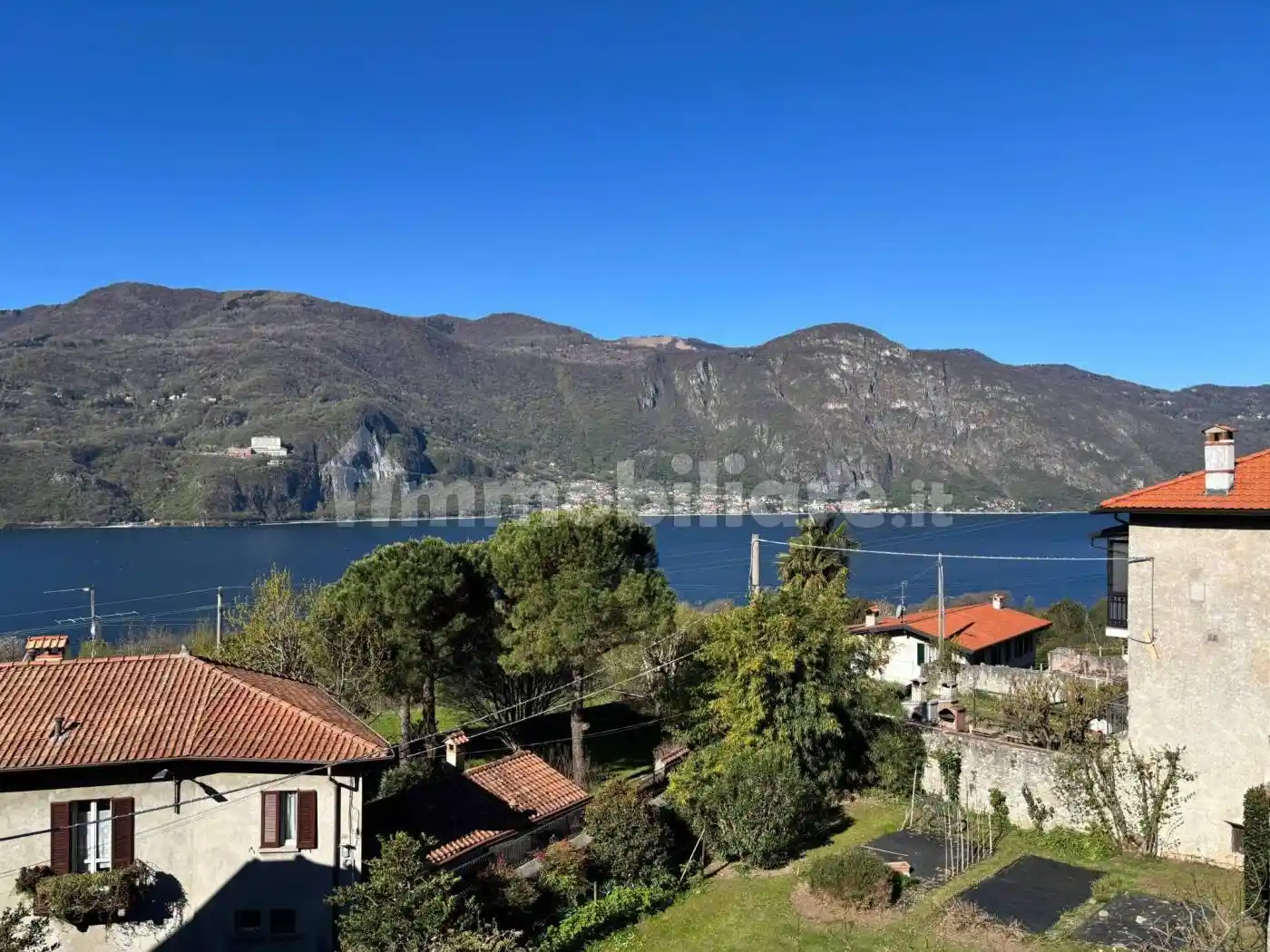 Appartamento in vendita a Abbadia Lariana