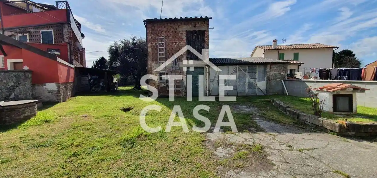 Rustico - Casale in vendita a Lucca