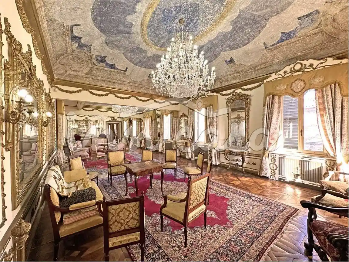 Palazzo - Edificio in vendita a Monte Porzio