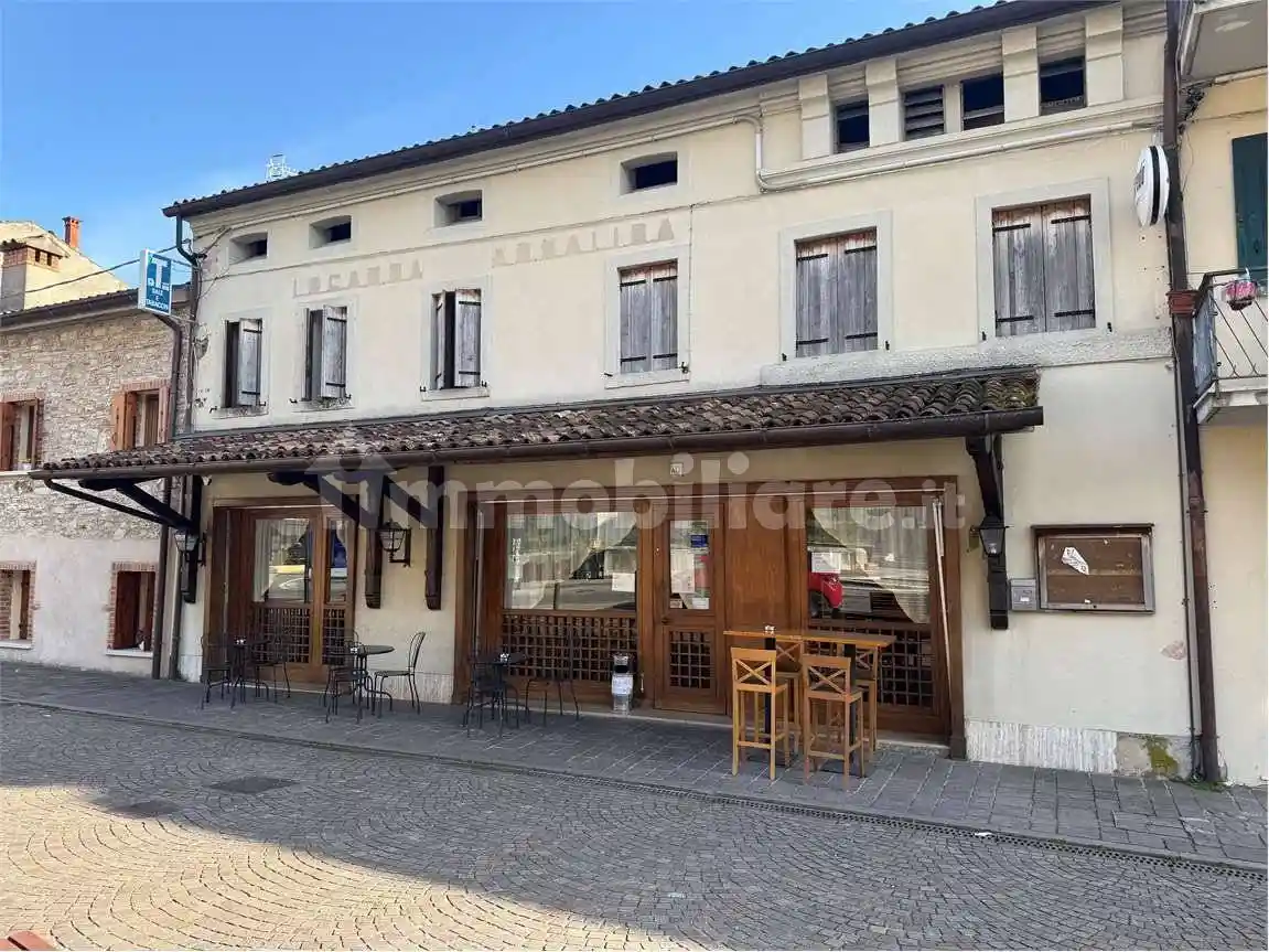 Palazzo - Edificio in vendita a Revine Lago