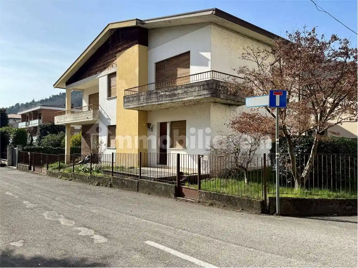 Casa indipendente in vendita a Vittorio Veneto